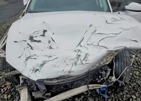 2011 Audi A4 Premium Plus z USA, uszkodzony, nr VIN WAUFFAFL0BA096741